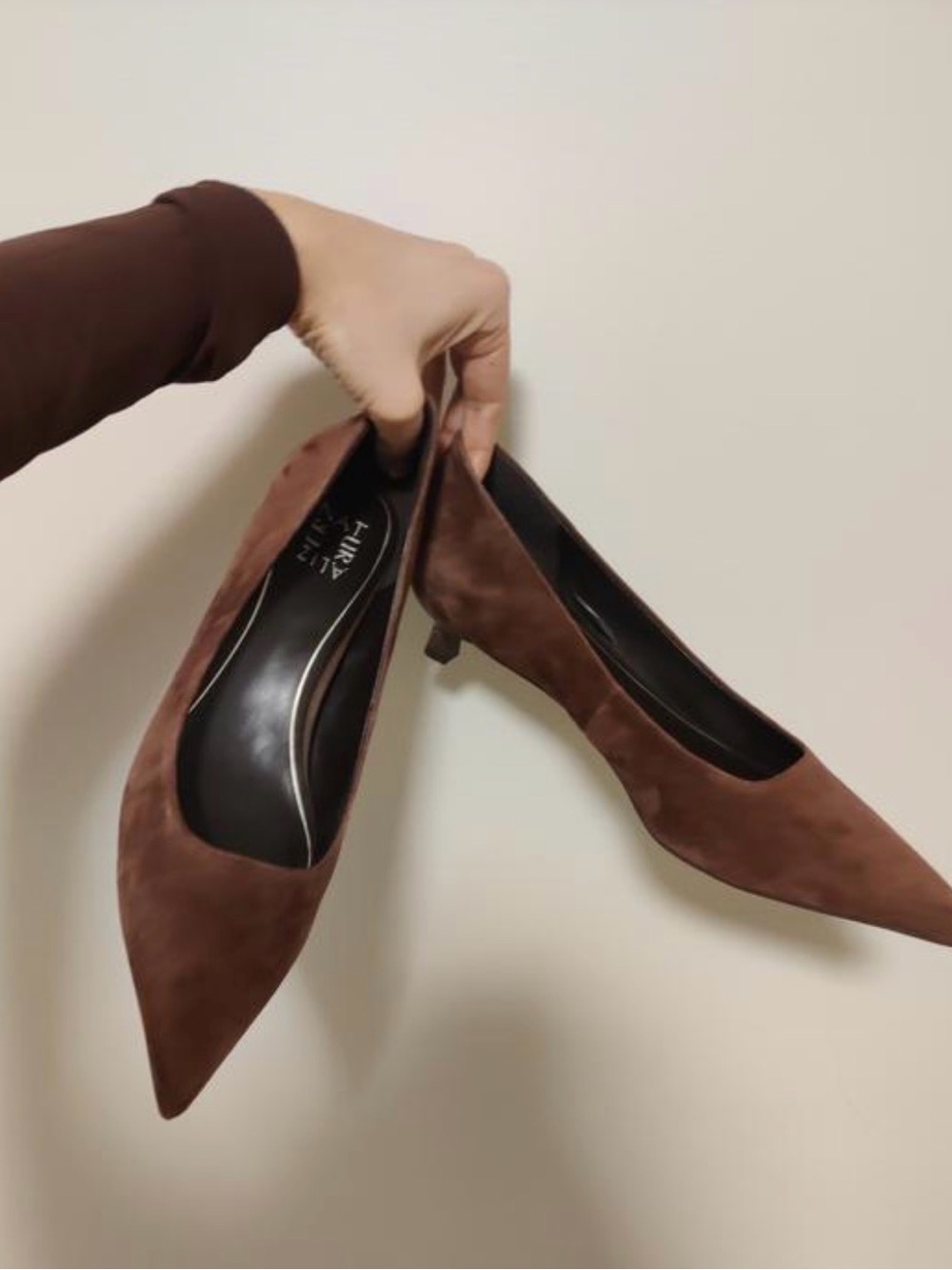 Naturalizer Women's Natalia Kitten Heel, Cappuccino Brown Suede, Size 8